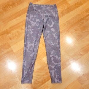 Becca Capri Camo Trainining Pants Size S